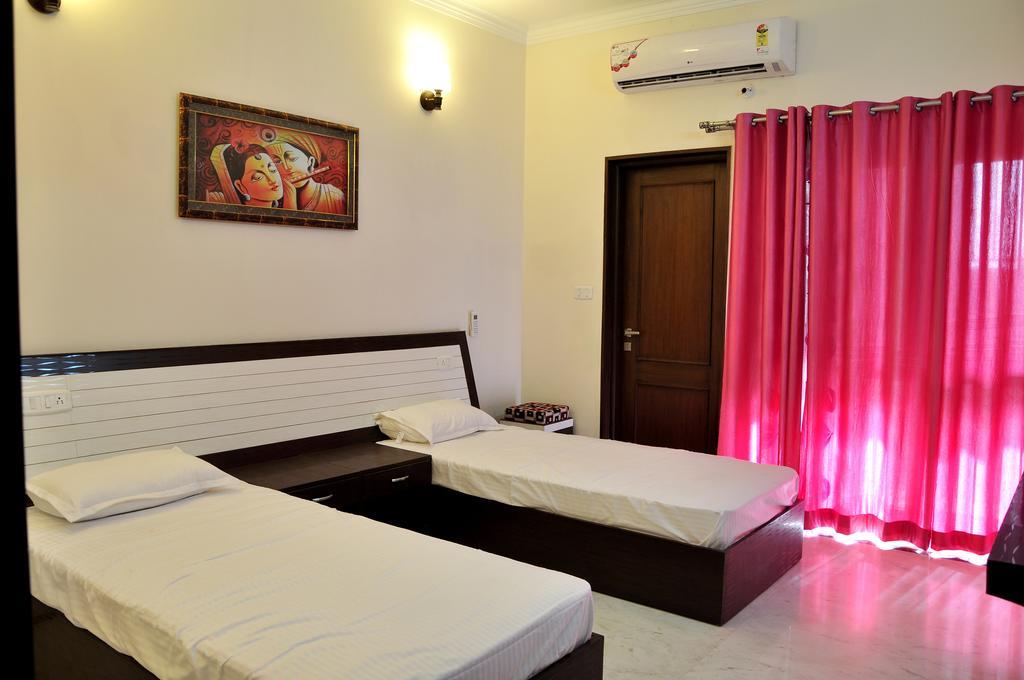 Mohini Home Stay آغْرا المظهر الخارجي الصورة