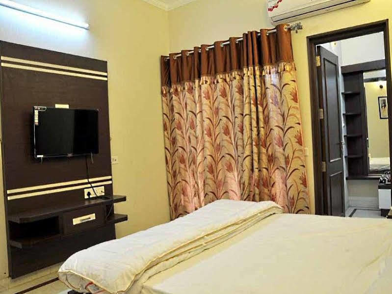 Mohini Home Stay آغْرا المظهر الخارجي الصورة
